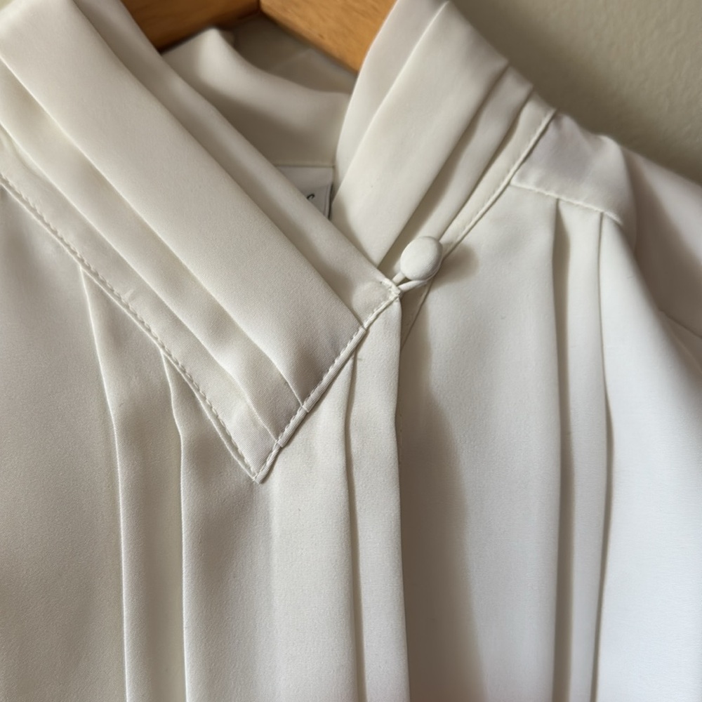 🍦🍨🍦🍨Ivory blouse - Picture 6 of 8
